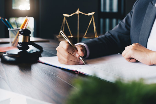 Servicios de Derecho Civil